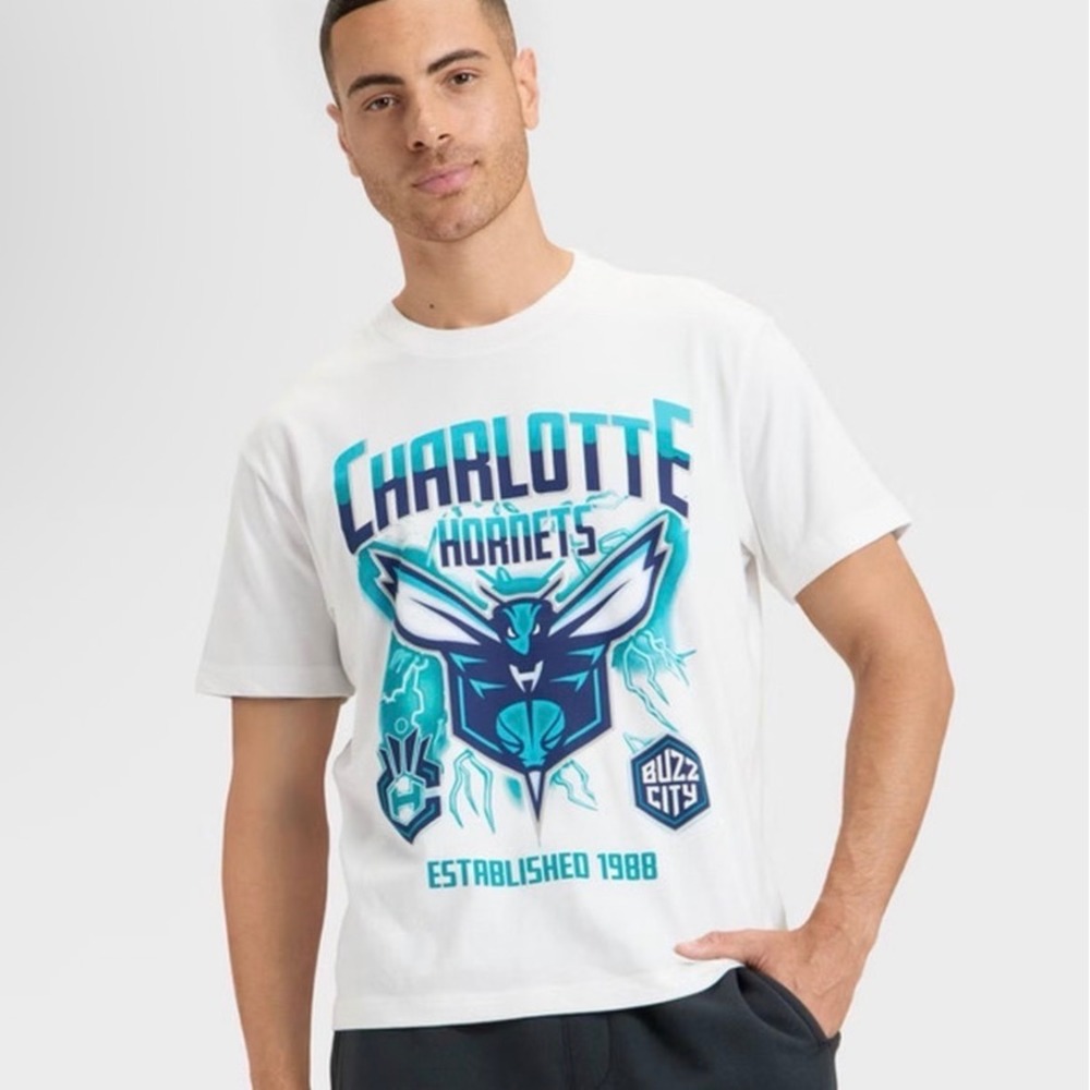 Charlotte Hornets NBA Buzz City Graphic T-Shirt White Mens Large NWT 1988